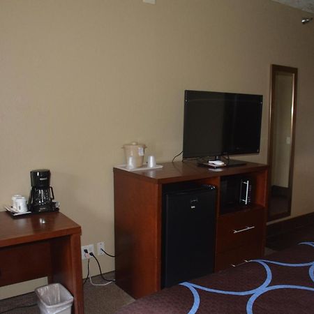 Super 8 By Wyndham Altoona Hotell Eksteriør bilde
