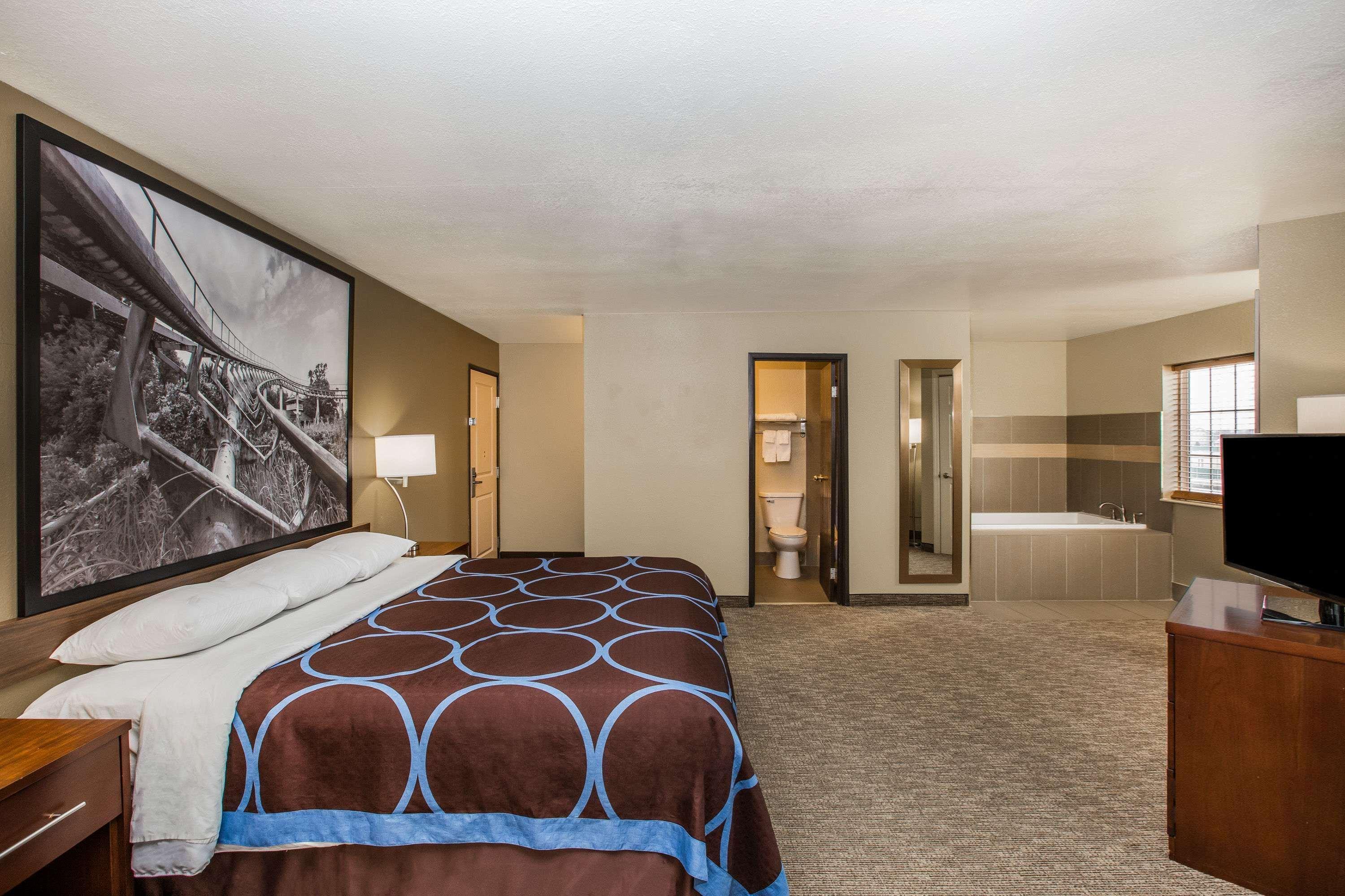 Super 8 By Wyndham Altoona Hotell Eksteriør bilde