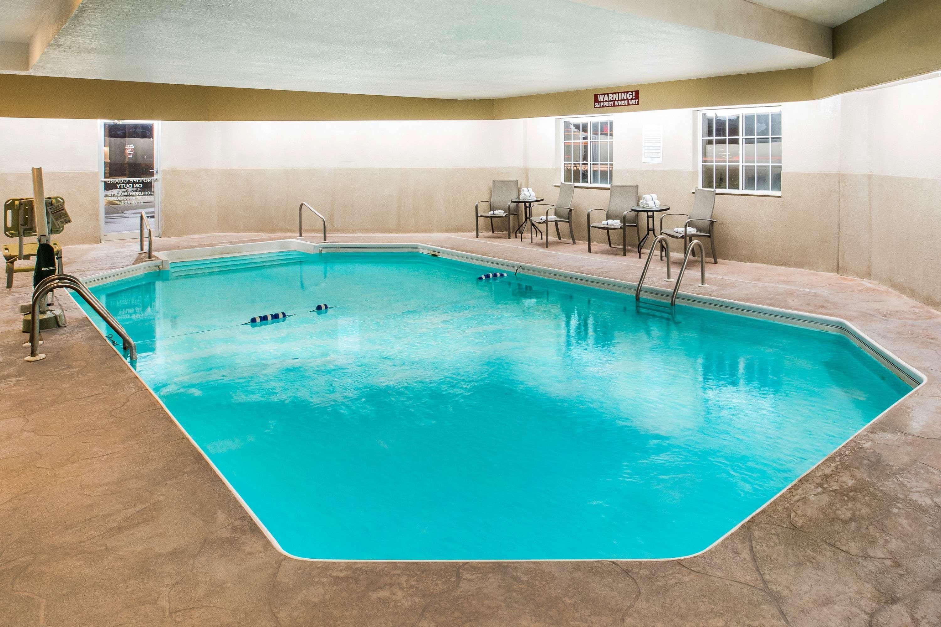 Super 8 By Wyndham Altoona Hotell Eksteriør bilde